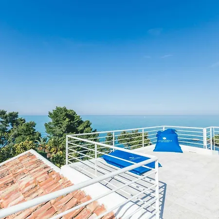 Отель Vignola 3*