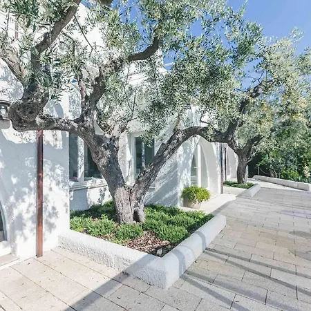 Vignola Отель Васто